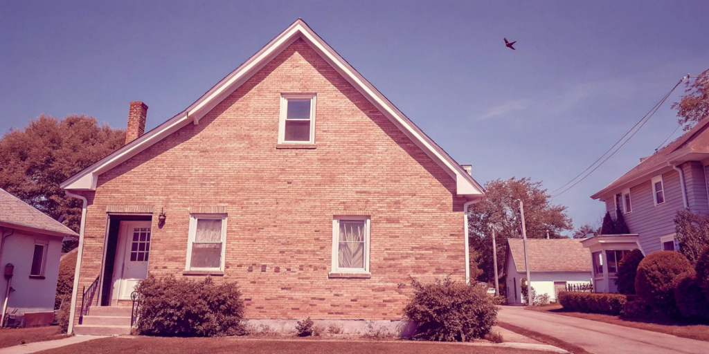 Illinois house. Cash buyers offer quick sales.