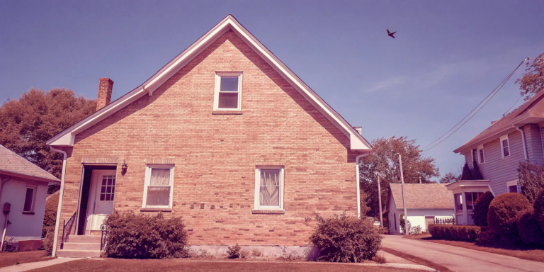 Illinois house. Cash buyers offer quick sales.