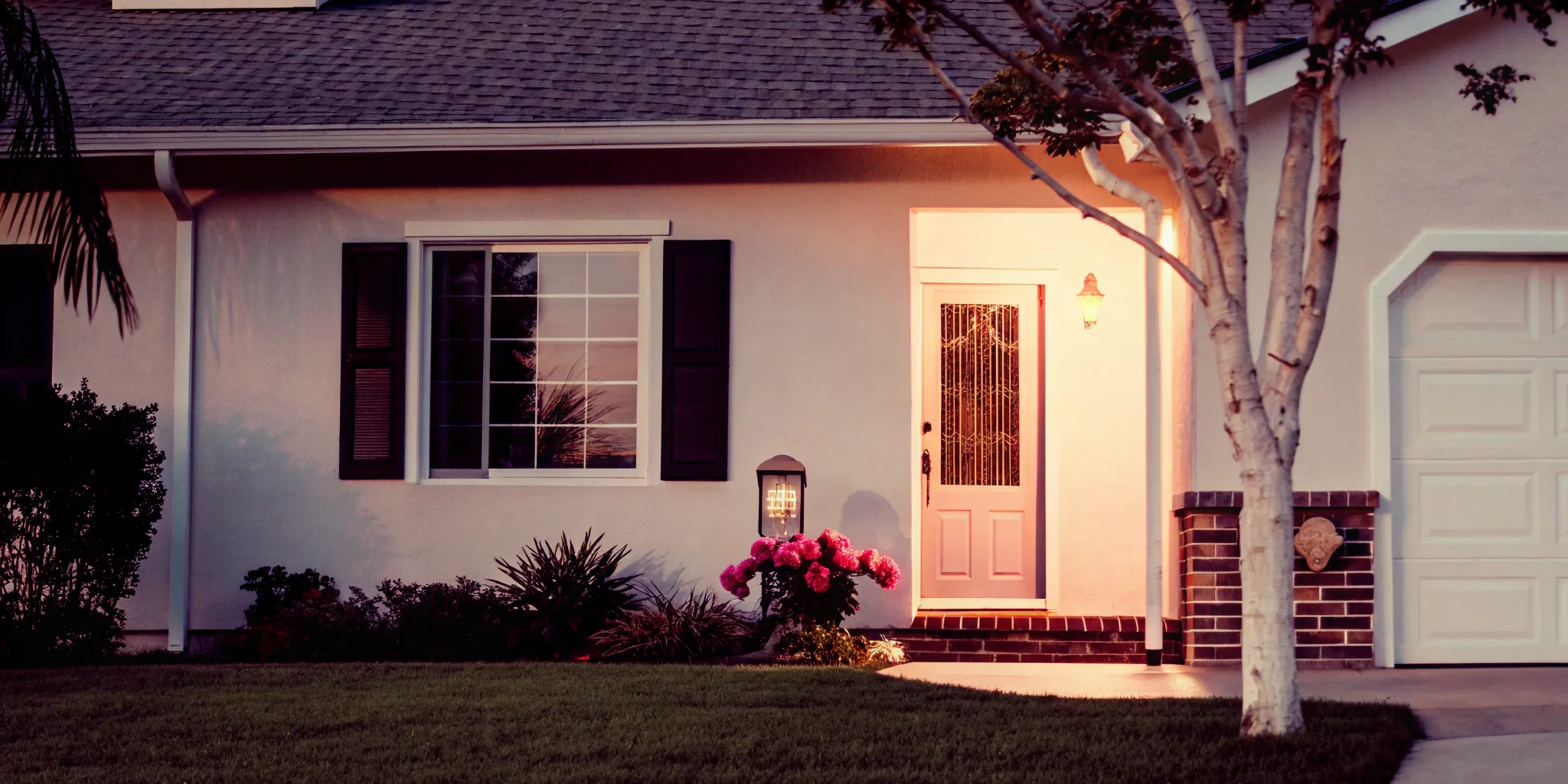 A house with a lit porch, the perfect subject to get a free cash offer for.