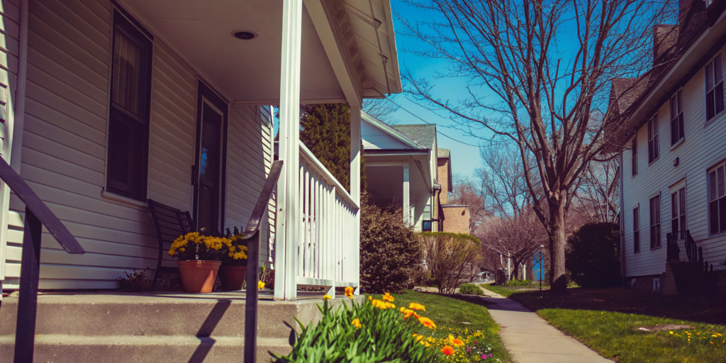 We buy houses for cash in Evanston, like this residential property.