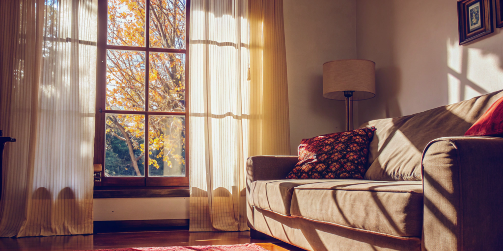 Living room of an Evanston home perfect for a quick sale to cash home buyers.