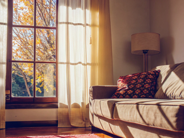 Living room of an Evanston home perfect for a quick sale to cash home buyers.