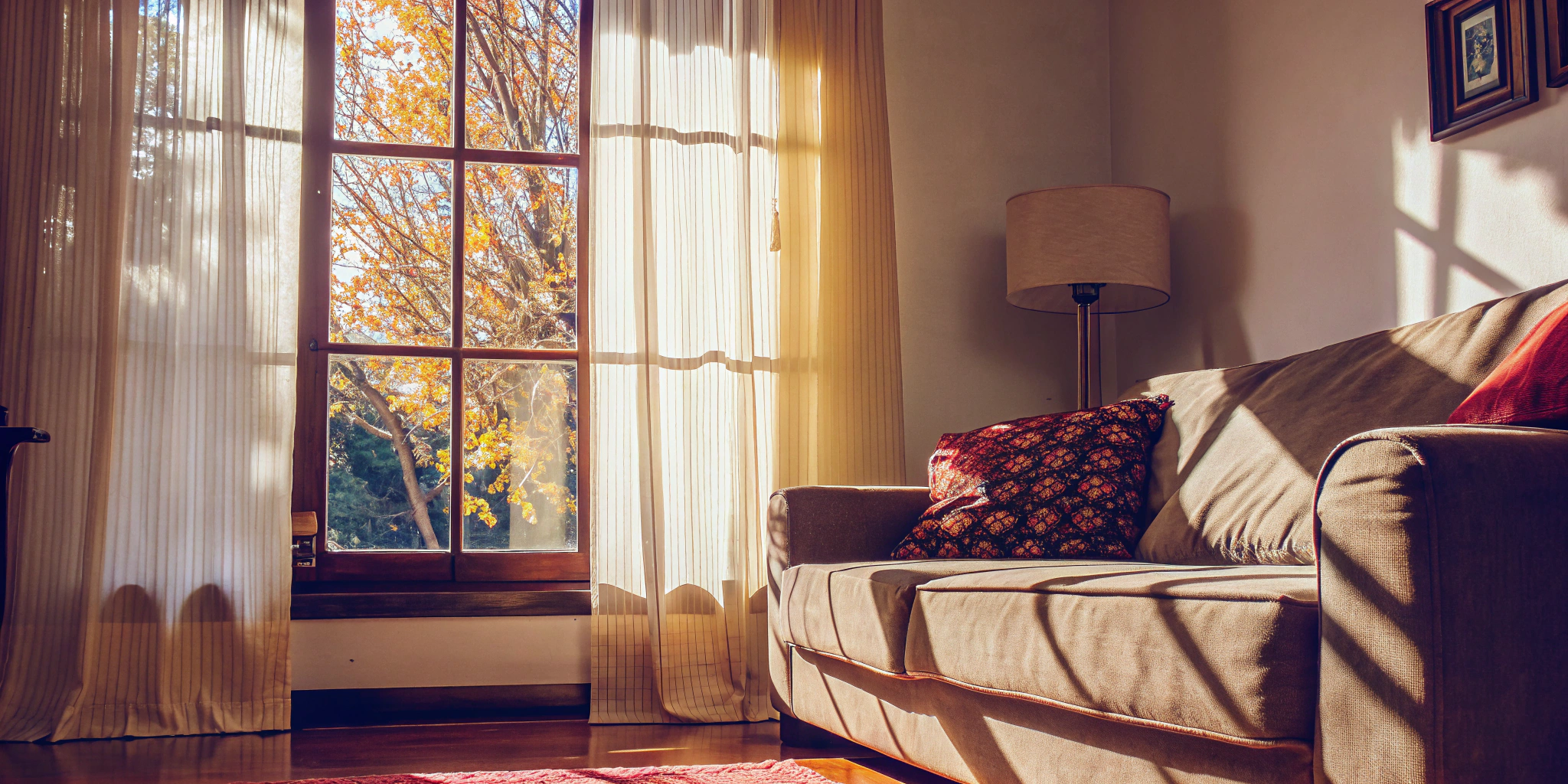 Living room of an Evanston home perfect for a quick sale to cash home buyers.